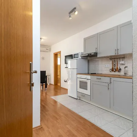 Apartment Superior-apartment Mit Einem Schlafzimmer In Strandnaehe By Interhome *
