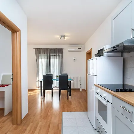 Superior-apartment Mit Einem Schlafzimmer In Strandnaehe By Interhome *