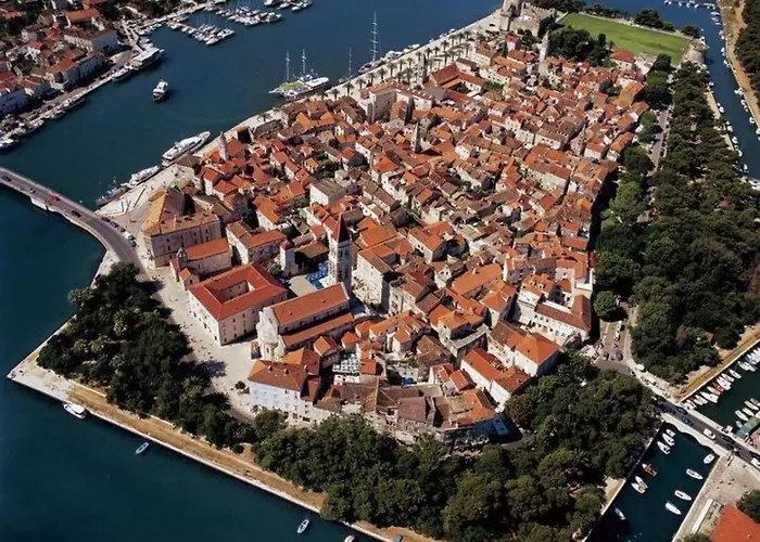 Superior-apartment Mit Einem Schlafzimmer In Strandnaehe By Interhome * Trogir