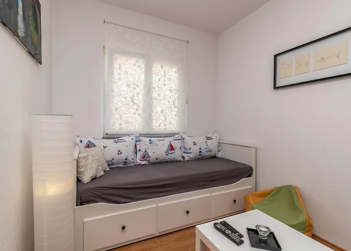 Apartment Superior-apartment Mit Einem Schlafzimmer In Strandnaehe By Interhome