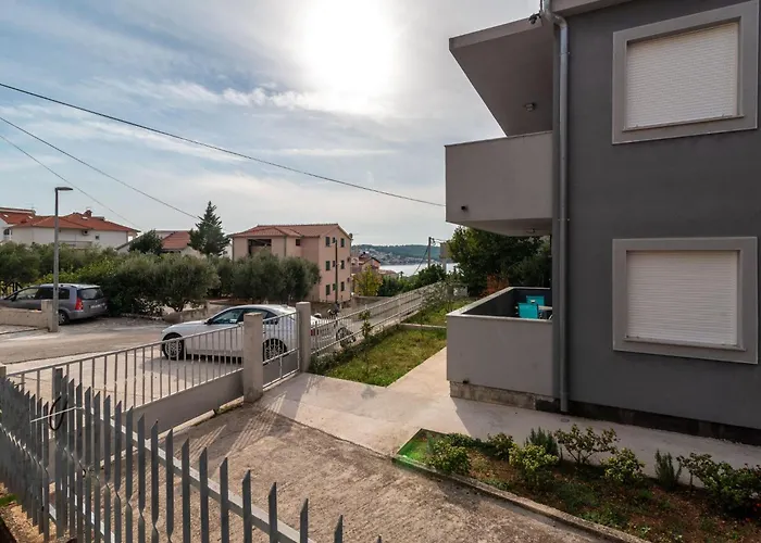 Superior-apartment Mit Einem Schlafzimmer In Strandnaehe By Interhome Apartment Trogir