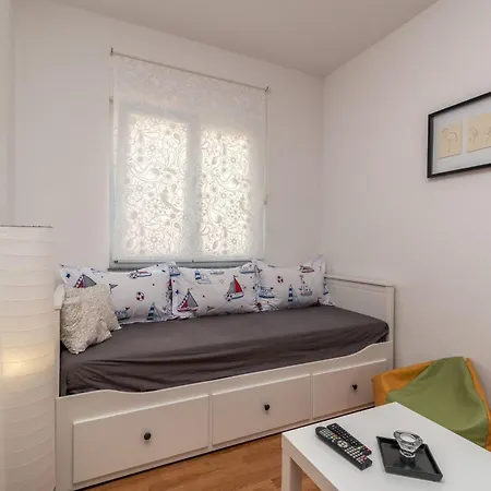 Daire Superior-apartment Mit Einem Schlafzimmer In Strandnaehe By Interhome