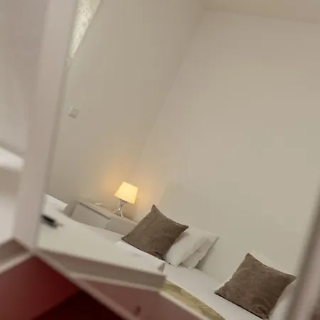 Superior-apartment Mit Einem Schlafzimmer In Strandnaehe By Interhome Trogir