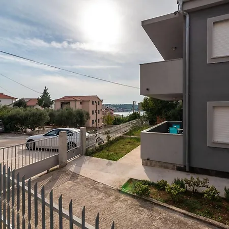 Superior-apartment Mit Einem Schlafzimmer In Strandnaehe By Interhome Daire Trogir